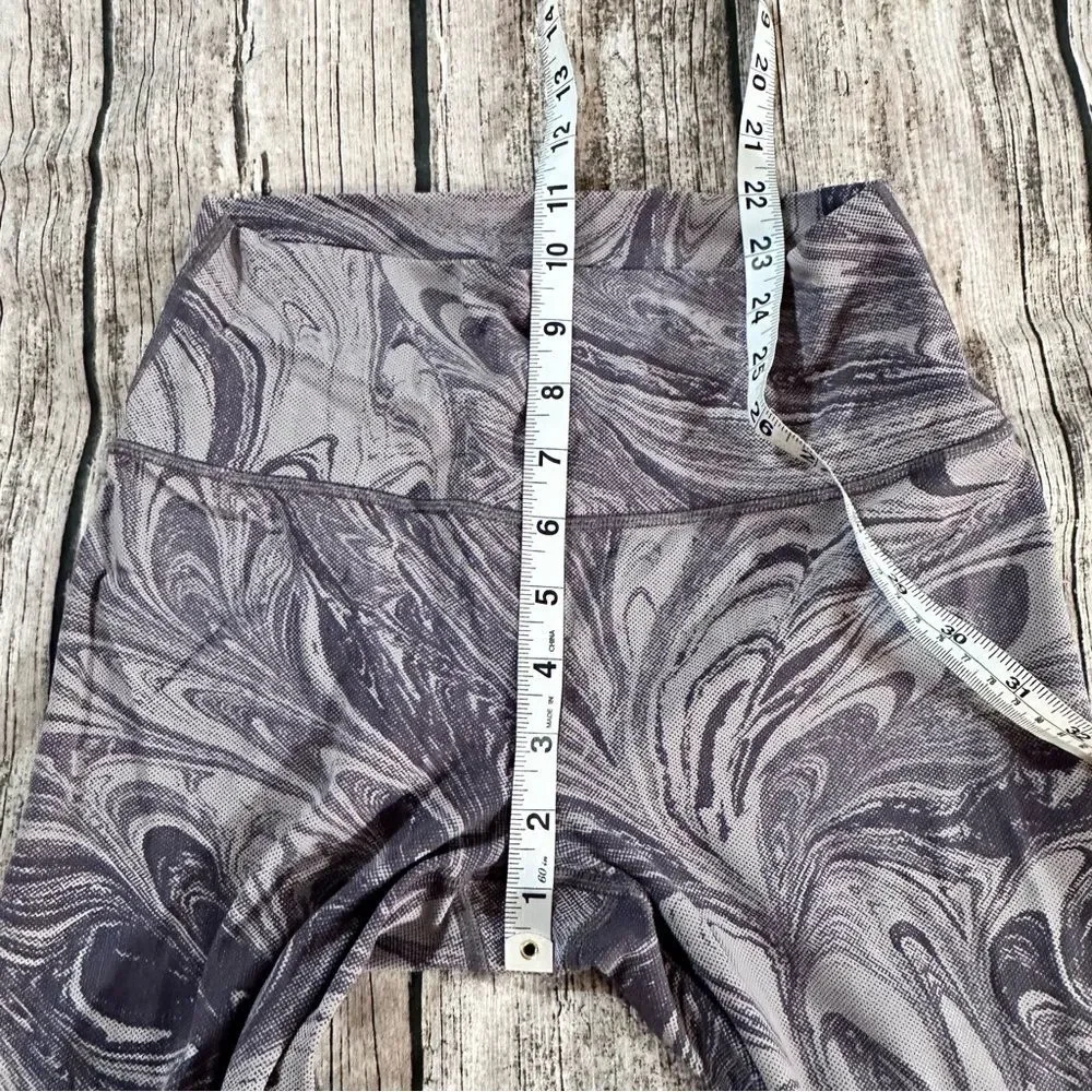 Athleta Transcend 7/8 Leggings in Purple Swirl Print Size Medium - Picture 4 of 5
